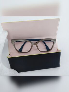 Fendi Italian Made Eyeglasses Frame With Case. Pre-owned. Great Condition.